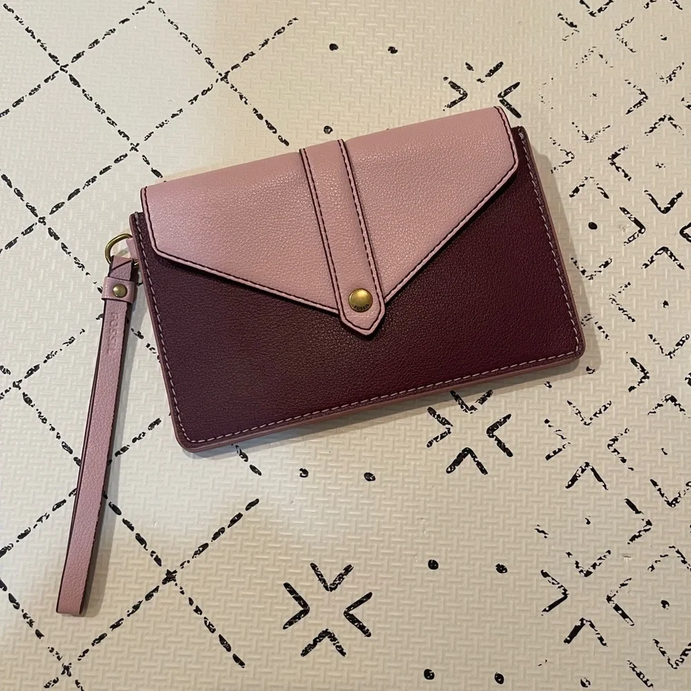 Fossil Sophia wallet/ wristlet in‎ purple